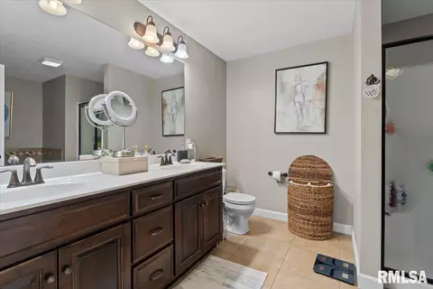 Bath - 4200 Amy Ct, Springfield, IL 62711 photo 1 of 4