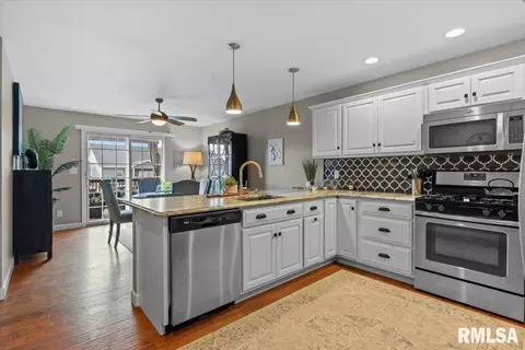 Kitchen - 4200 Amy Ct, Springfield, IL 62711 photo 2 of 4