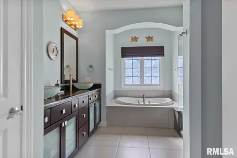 Bath - 4405 Fiddlers Bnd, Springfield, IL 62711 photo 1 of 5