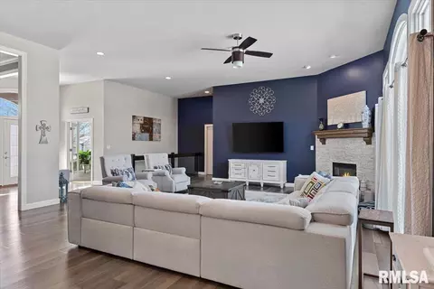 Living - 4405 Fiddlers Bnd, Springfield, IL 62711 photo 5 of 6