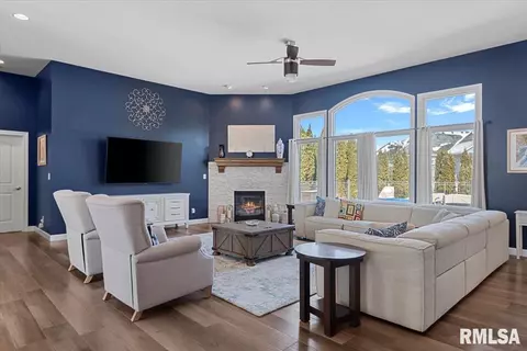 Living - 4405 Fiddlers Bnd, Springfield, IL 62711 photo 6 of 6