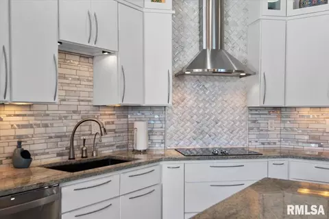 Kitchen - 4405 Fiddlers Bnd, Springfield, IL 62711 photo 2 of 3