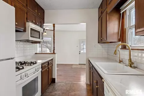 2370 E Reservoir St, Springfield, IL 62702 photo 11