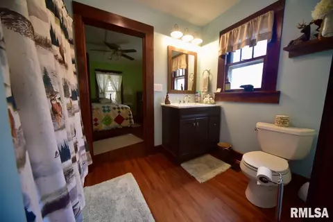 Bath - 28 E Hamletsburg Rd, Brookport, IL 62910 photo 1 of 3