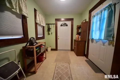 Entry Way - 28 E Hamletsburg Rd, Brookport, IL 62910 photo 2 of 2