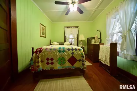 Bedroom - 28 E Hamletsburg Rd, Brookport, IL 62910 photo 2 of 3