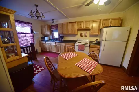 Kitchen - 28 E Hamletsburg Rd, Brookport, IL 62910 photo 1 of 1