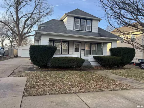 2022 Chestnut St, Quincy, IL 62301