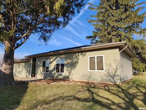 1208 Feldman Dr, Lincoln, IL 62656