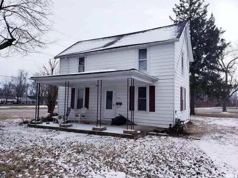 100 W Spruce St, Chatham, IL 62629