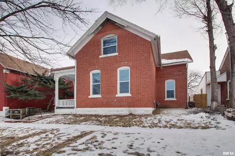 909 S 9th St, Quincy, IL 62301