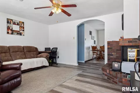 Entry Way - 406 S Main St, Ohlman, IL 62076 photo 1 of 2