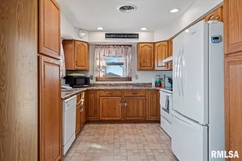 Kitchen - 406 S Main St, Ohlman, IL 62076 photo 1 of 3