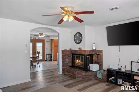 Entry Way - 406 S Main St, Ohlman, IL 62076 photo 2 of 2