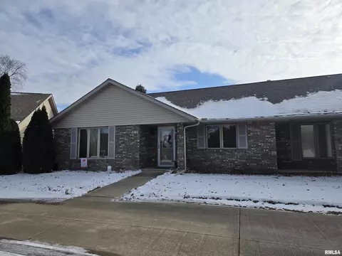 1140 Pine Tree Ln, Galesburg, IL 61401