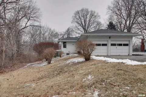 5326 Oak Hill Dr, Quincy, IL 62305