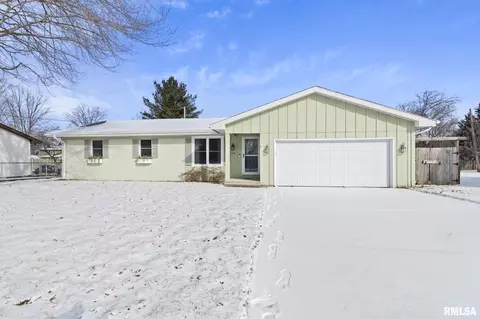 839 Timberhill Dr, Chatham, IL 62629