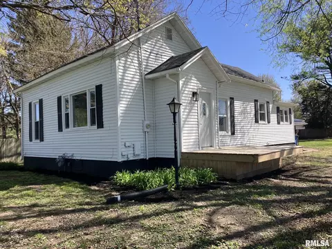 617 N Sunny Ln, Monmouth, IL 61462