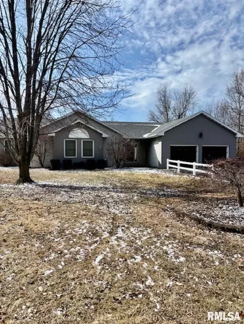 509 Whitney Ln, Taylorville, IL 62568