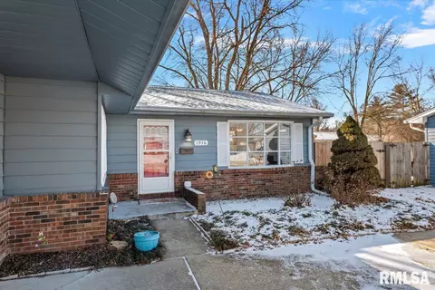 1916 Claremont Dr, Springfield, IL 62703 photo 4