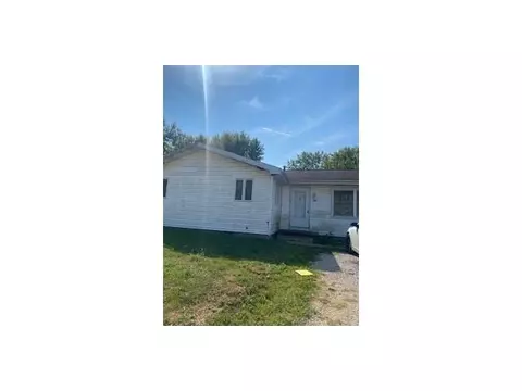 108 Menard St, Riverton, IL 62561