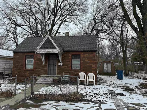 1117 Enterprise St, Springfield, IL 62702 photo 2