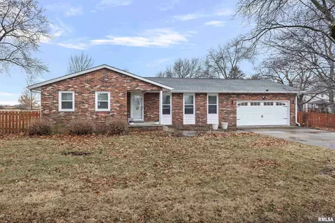 300 Ward Dr, Elkhart, IL 62634