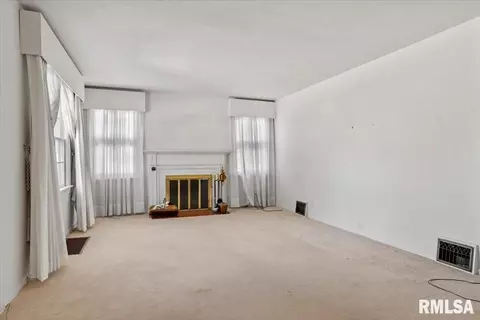 Living - 1332 W Iles Ave, Springfield, IL 62704 photo 1 of 4