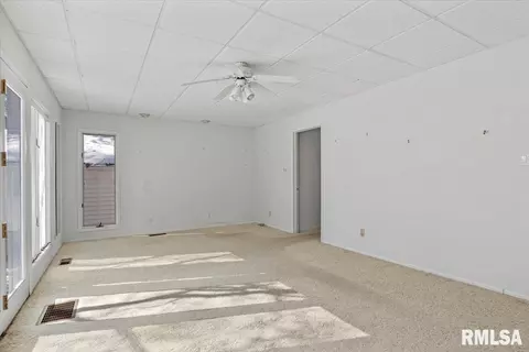 Living - 1332 W Iles Ave, Springfield, IL 62704 photo 4 of 4