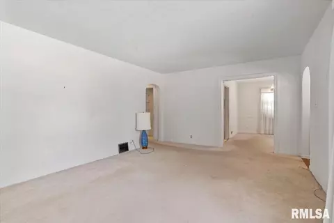 Living - 1332 W Iles Ave, Springfield, IL 62704 photo 2 of 4