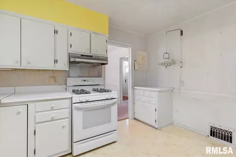 Kitchen - 1332 W Iles Ave, Springfield, IL 62704 photo 3 of 3
