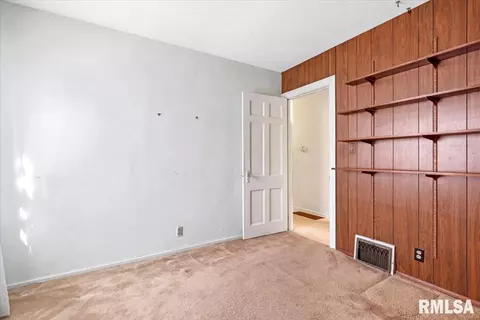 Bedroom - 1332 W Iles Ave, Springfield, IL 62704 photo 4 of 4