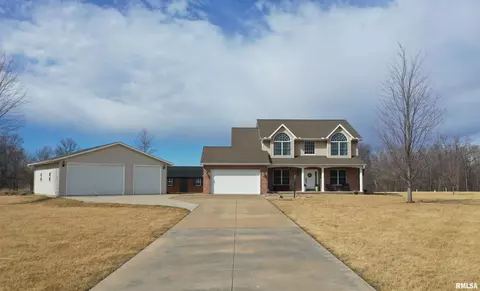 807 Swedenberg Rd, Knoxville, IL 61448