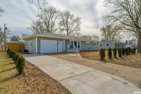 155 Regent, Lincoln, IL 62656