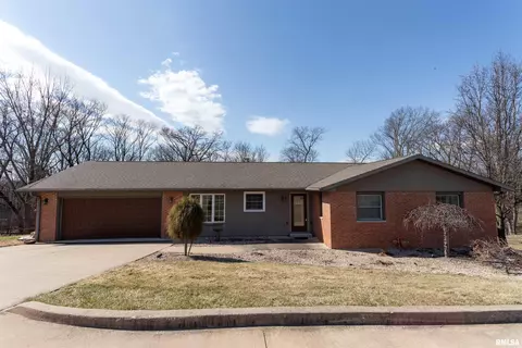 1136 Eastate Dr, Quincy, IL 62305