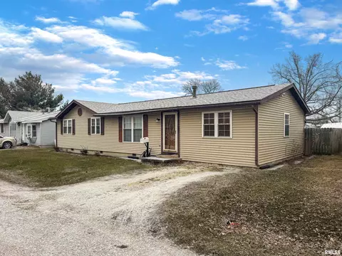 221 W Coline St, Mount Sterling, IL 62353