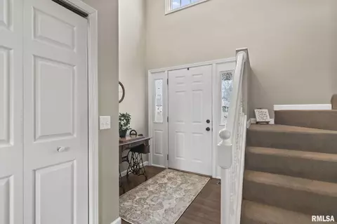 Entry Way - 616 E Menard St, Riverton, IL 62561 photo 2 of 4