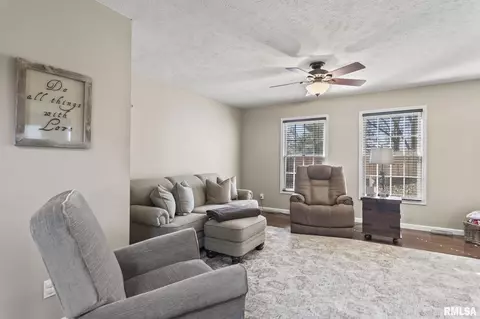 Living - 616 E Menard St, Riverton, IL 62561 photo 1 of 3