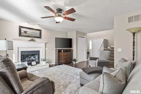 Living - 616 E Menard St, Riverton, IL 62561 photo 2 of 3