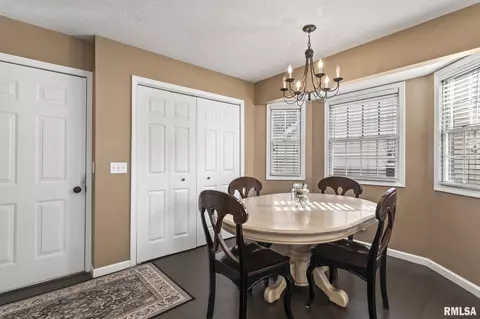 Dining - 616 E Menard St, Riverton, IL 62561 photo 1 of 1