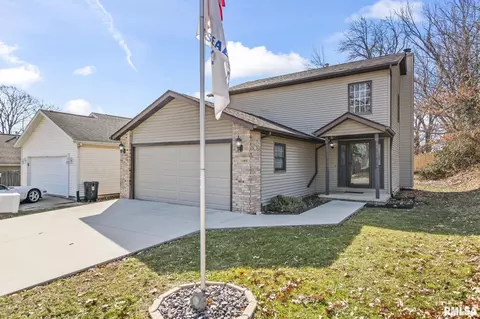 Exterior - 616 E Menard St, Riverton, IL 62561 photo 3 of 4