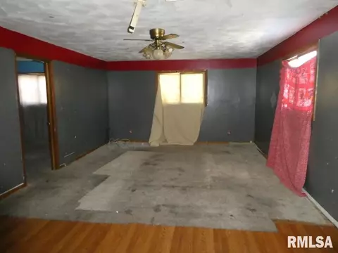 2238 E Laurel St, Springfield, IL 62703 photo 2