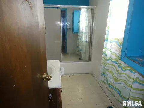 2238 E Laurel St, Springfield, IL 62703 photo 9