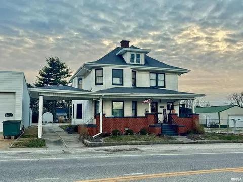 206 W Main St, Mount Sterling, IL 62353