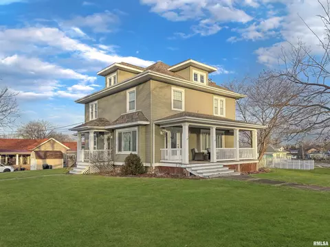301 N Main St, Versailles, IL 62378