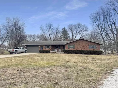 310 S Chestnut St, Versailles, IL 62378