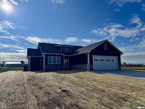 618 W North St, Mount Sterling, IL 62353
