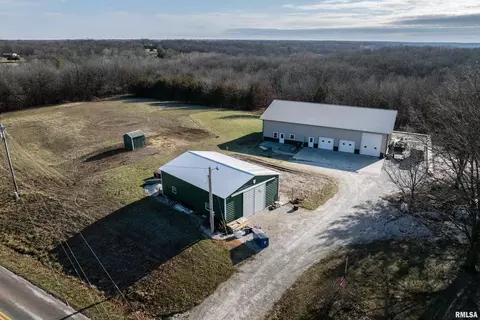 6912 Columbus Rd, Quincy, IL 62305