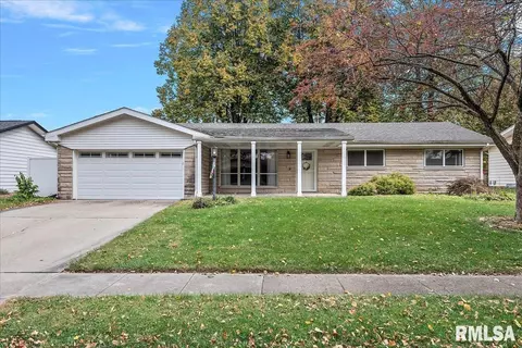 30 Providence Ln, Springfield, IL 62711