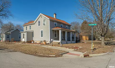 1003 N Logan St, Lincoln, IL 62656